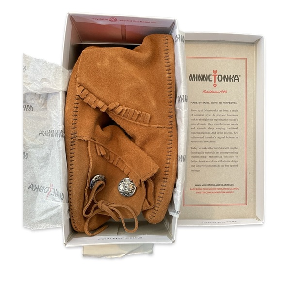 Minnetonka Men’s Two Button Softsole Boot - Picture 2 of 7